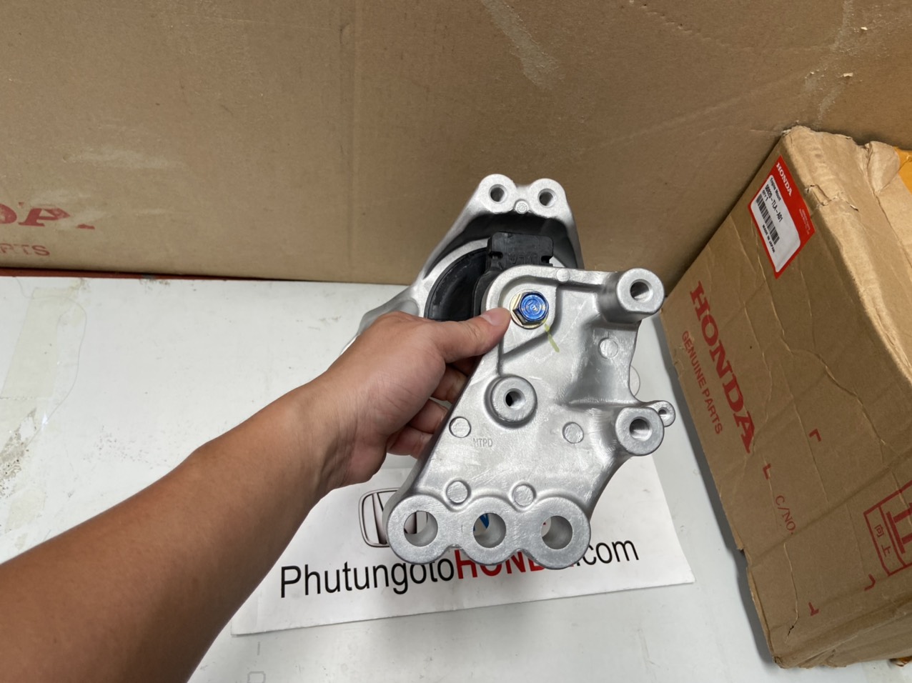 Chân máy dầu xe Honda CRV 2018-2022